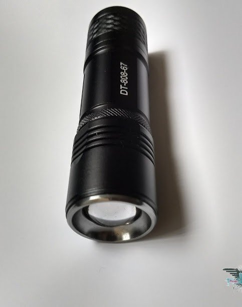 LINTERNA TACTICA 3000 LUMS MOD T6