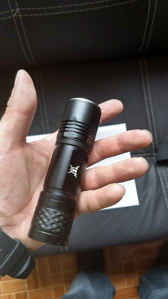 LINTERNA TACTICA 3000 LUMS MOD T6