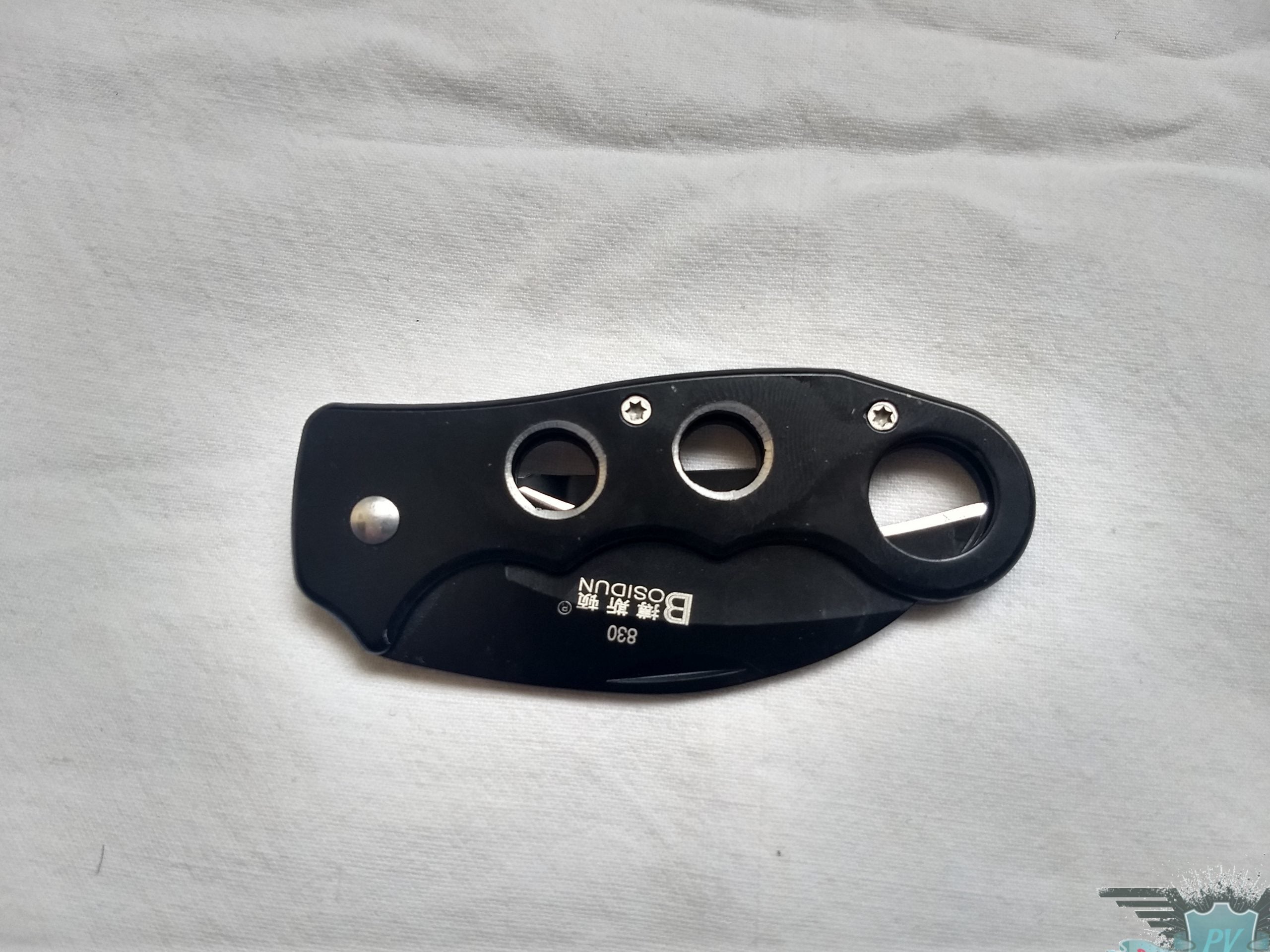 Navaja tipo KARAMBIT abatible