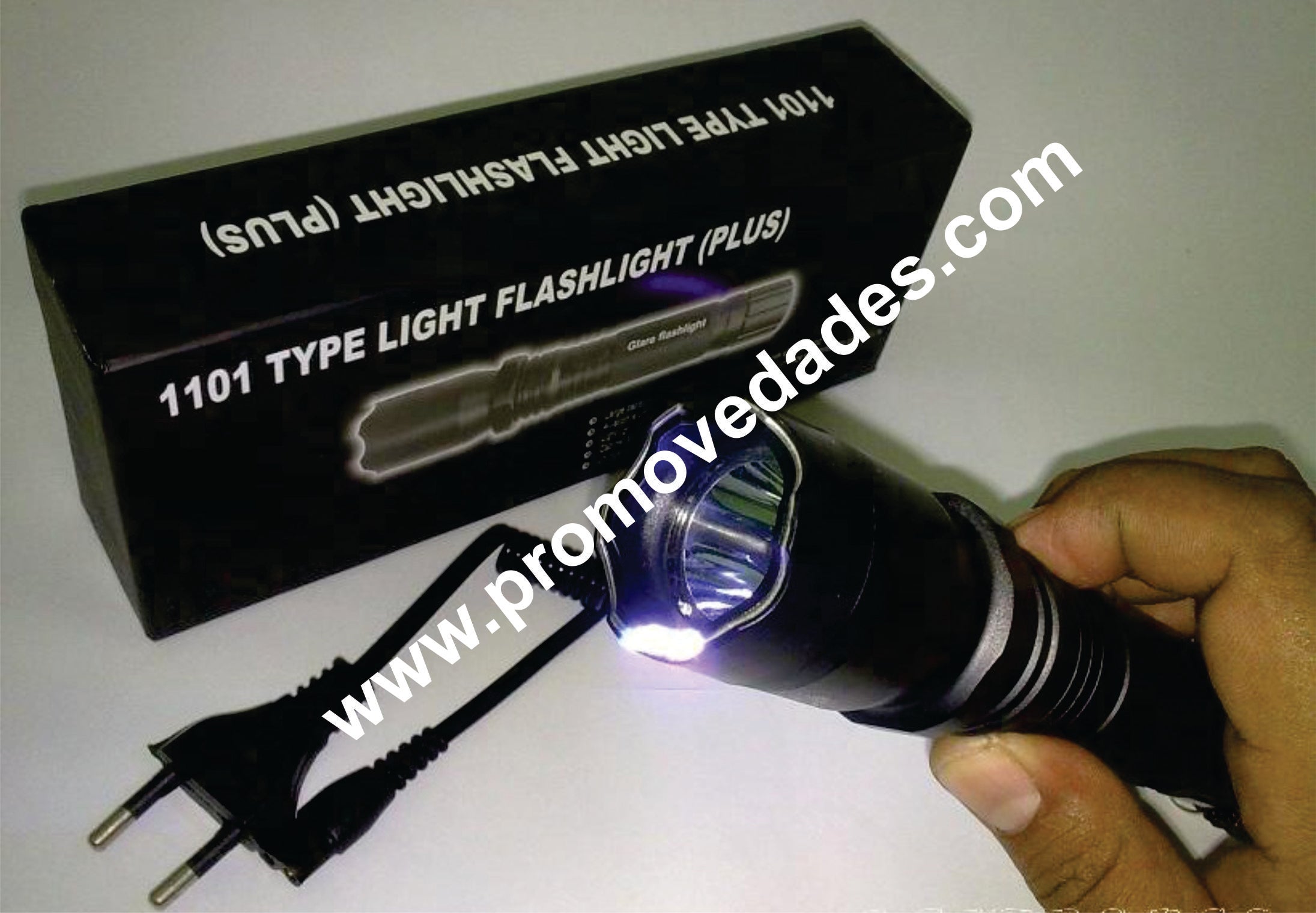 Lámpara Policial con Defensa Eléctrica y 500 Lúmenes – Compacta, Recargable y Segura M1101